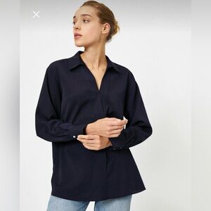 Classic Navy Women's Top Size M NWOT